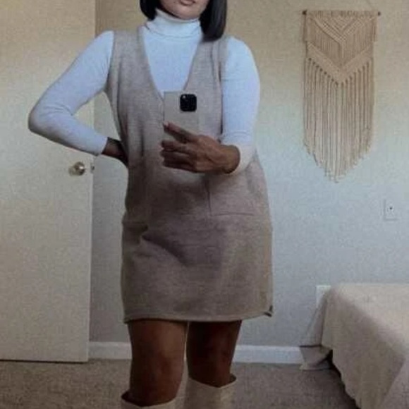 Sweater dress with pockets - Picture 4 of 11